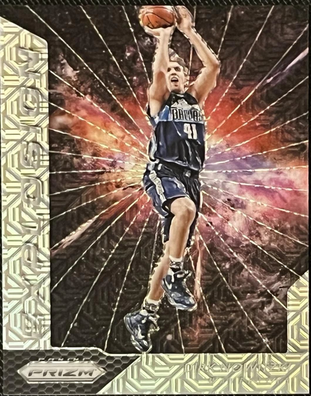 2016-17 Panini Prizm Explosion Mojo Prizm Dirk Nowitzki #11 clean example scan